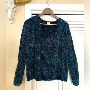 EMERALD GREEN VELVET SWEATER